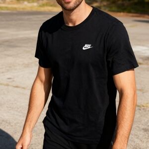 Nike Size XL Black Short-Sleeve Crew Neck Tee with White Swoosh – Men's T-Shirt